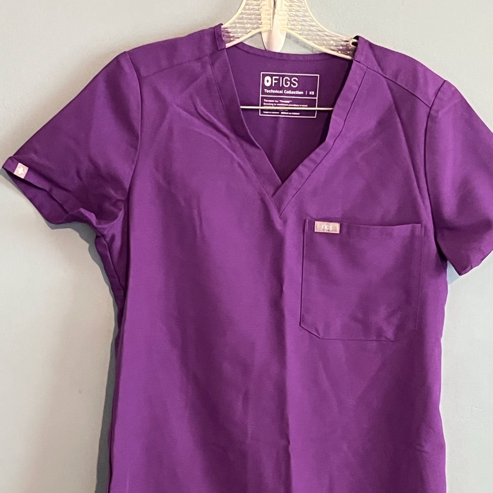 COPY - SELLING FIGS SCRUB FOR WOMEN SIZE XS COLOR PURPLE PRE-OWNED CONDITION